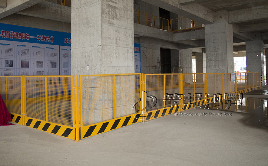 樓層臨邊護(hù)欄，五臨邊